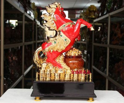 樹脂鍍金馬到成功 聚財寶馬擺件的藝術與寓意
